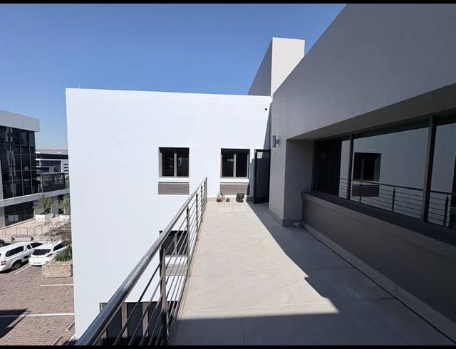 585M² OFFICE TO LET IN VORNA VALLEY
